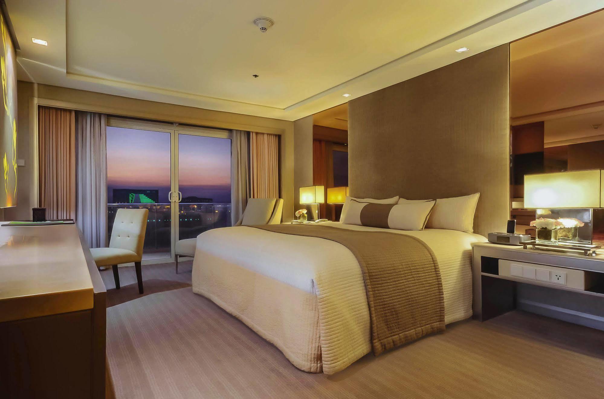Midas Hotel And Casino Pasay Eksteriør bilde