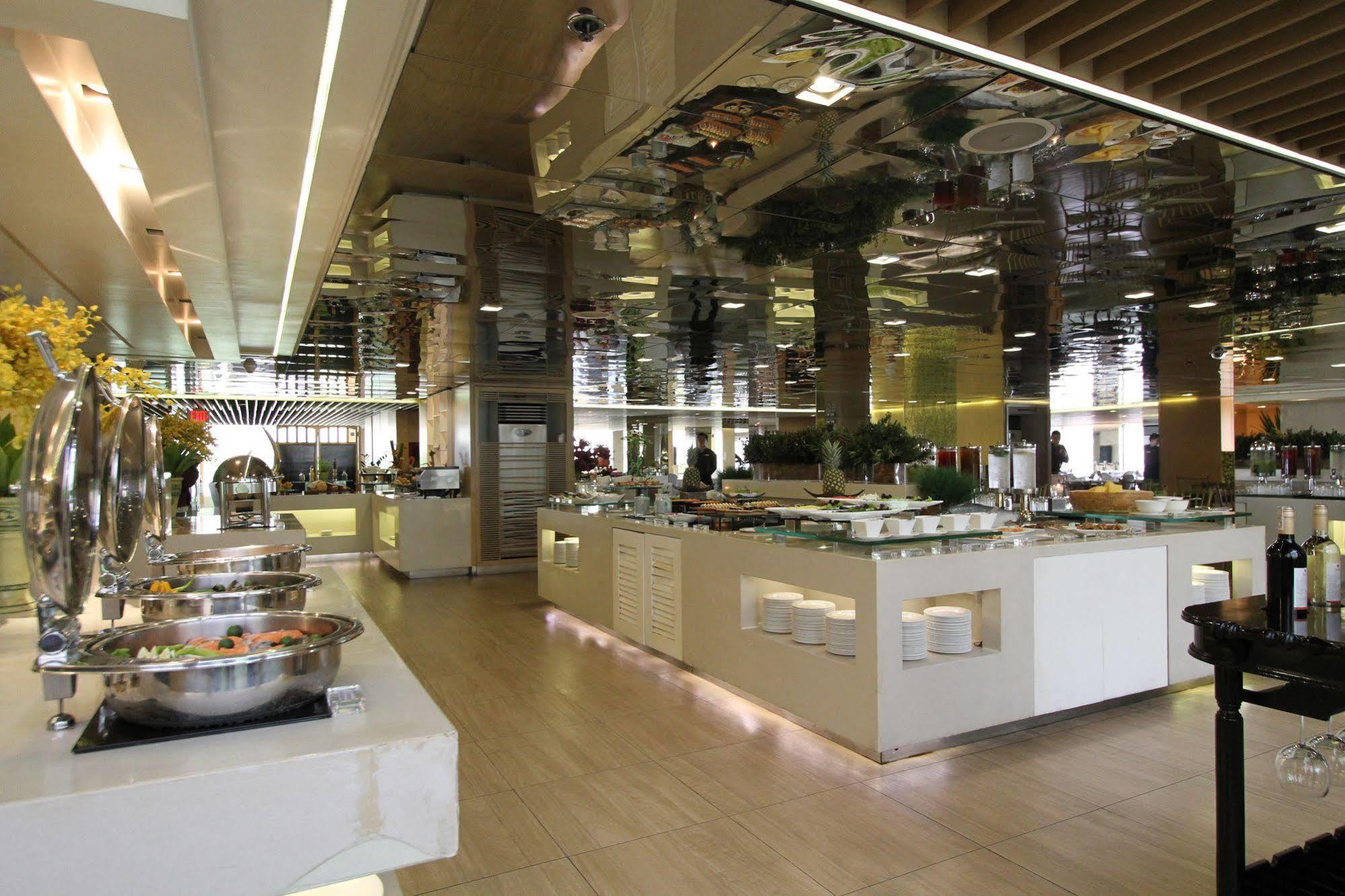Midas Hotel And Casino Pasay Eksteriør bilde